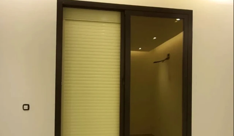 النوافذ شتر شباك داخلي