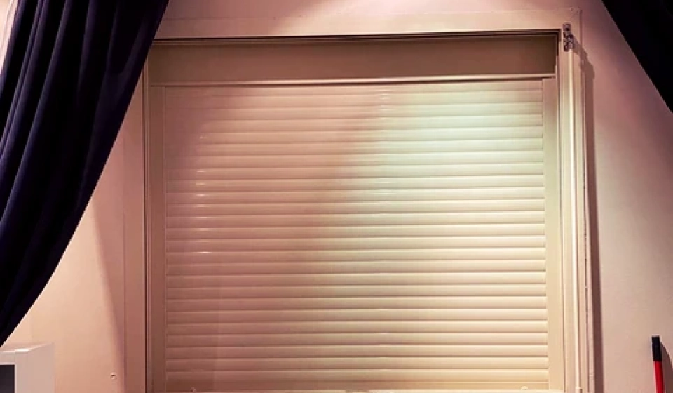 شتر شبابيك يدوي