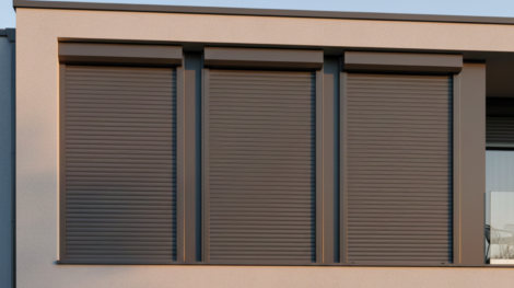 ثلاثة شبابيك شتر رول بلون بني داكن (تشوكليت) مثبتة بنظام الصندوق الخارجي فوق النوافذ، بتصميم أنيق ومنظم.